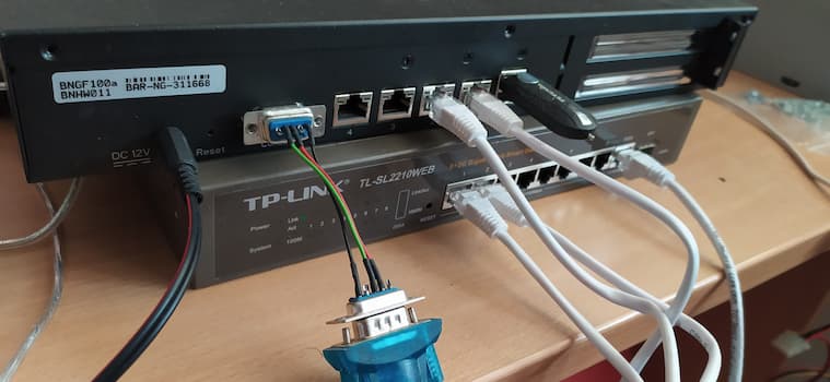 Barracuda NG Firewall F100 connected to a networking switch and a PC over serial