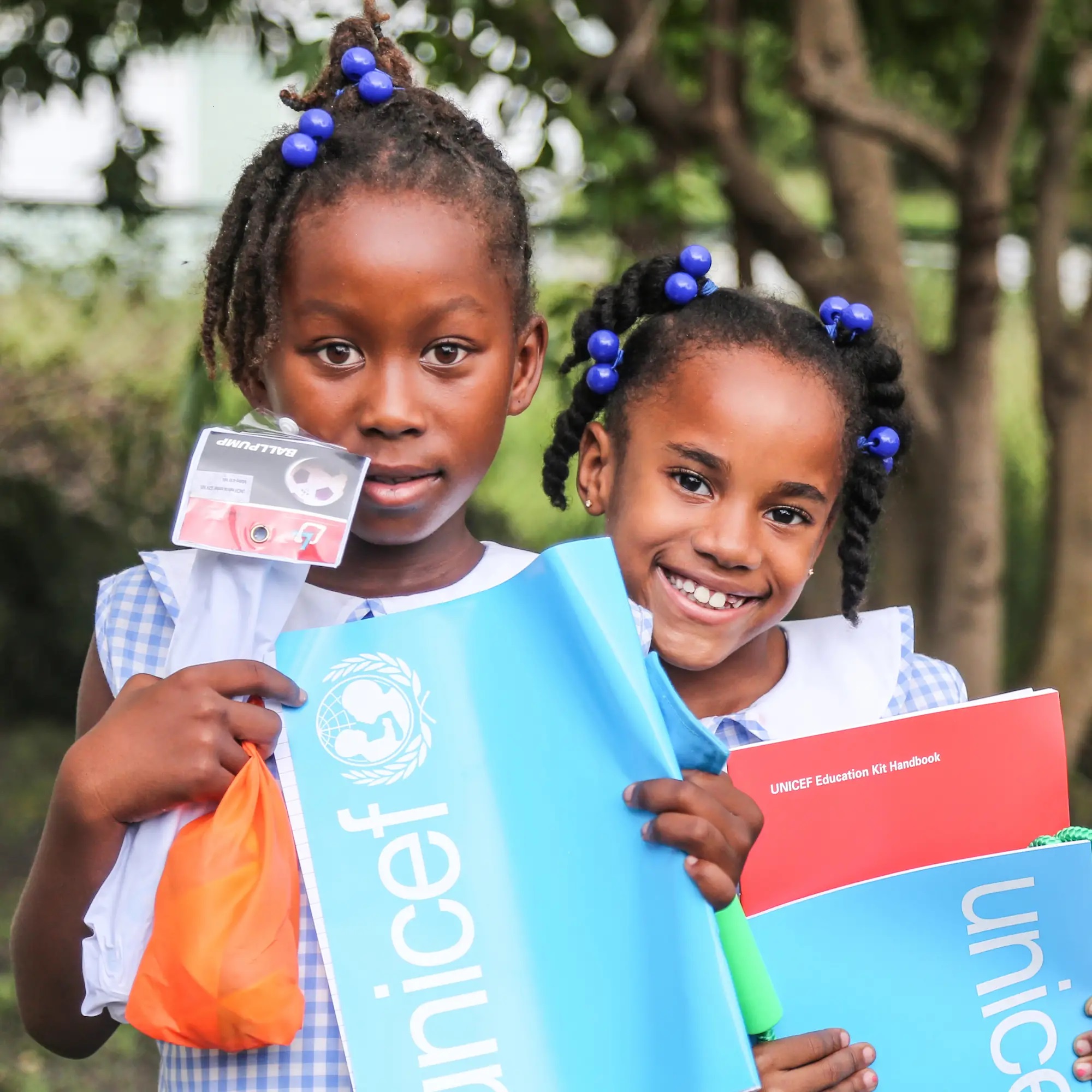 Děti z JAR, obdařené Unicef dary
